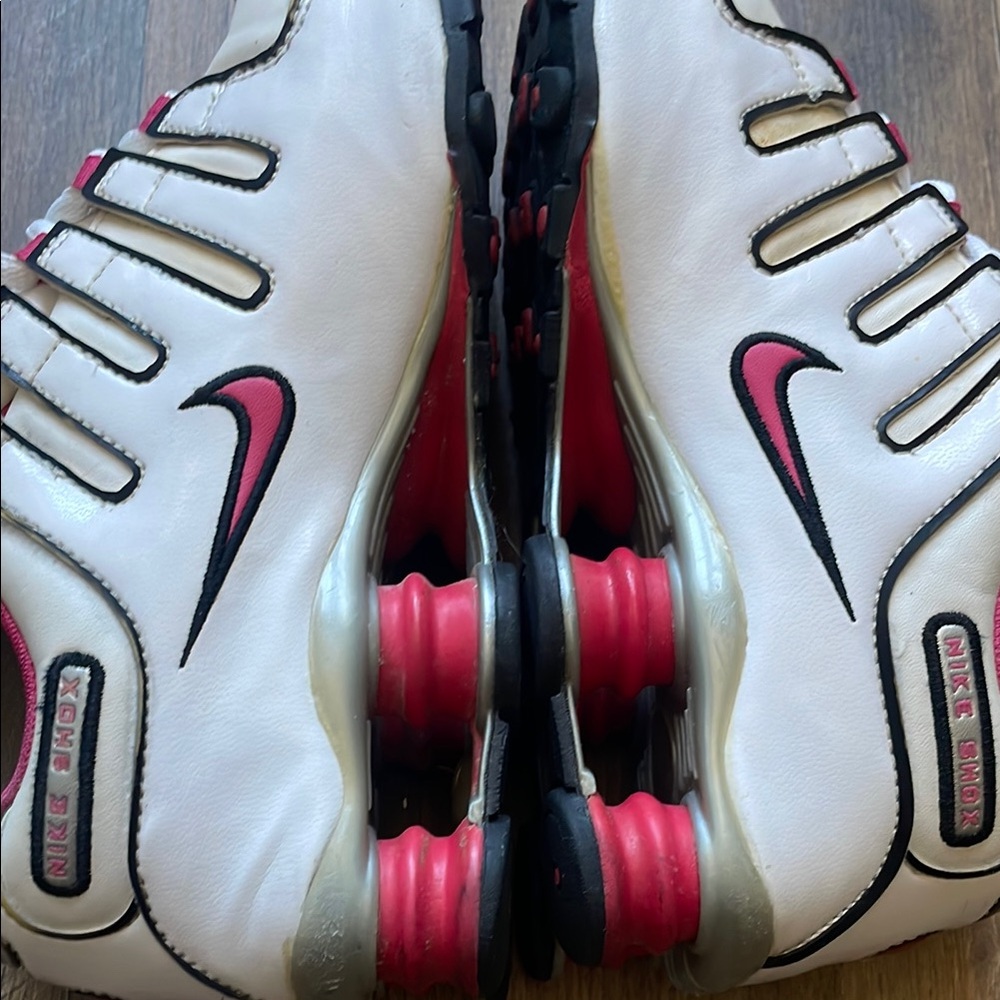 Nike Shox White and Pink Sneakers - Picture 5 of 12
